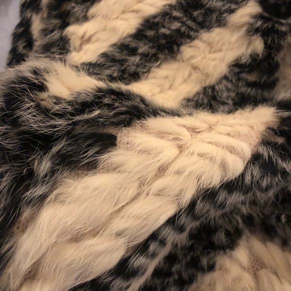 Beautiful on trend, Rabbit fur vest! - Picture 8 of 10